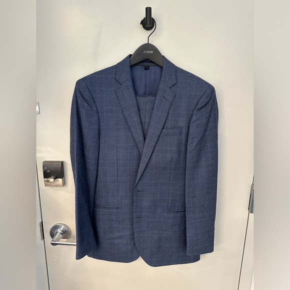 38s 32/30 J Crew printed suit! Worn maybe 5x max.